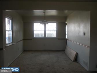 302 Winding Way Clementon, NJ 08021 - Photo 4 of 12 Dining Room