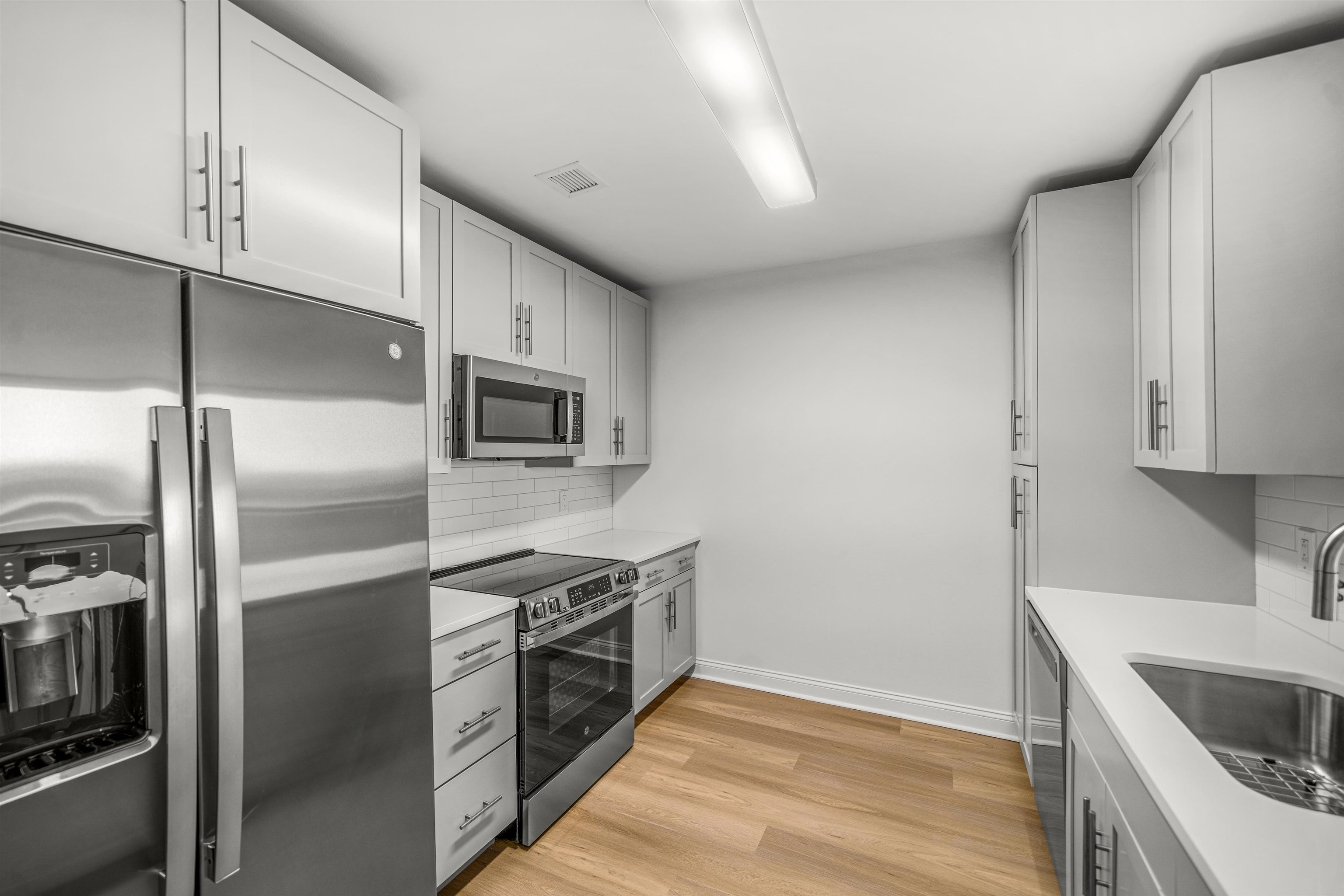 99 Gorge Road, Unit 1405 Edgewater, NJ 07020 - Photo 9 of 15