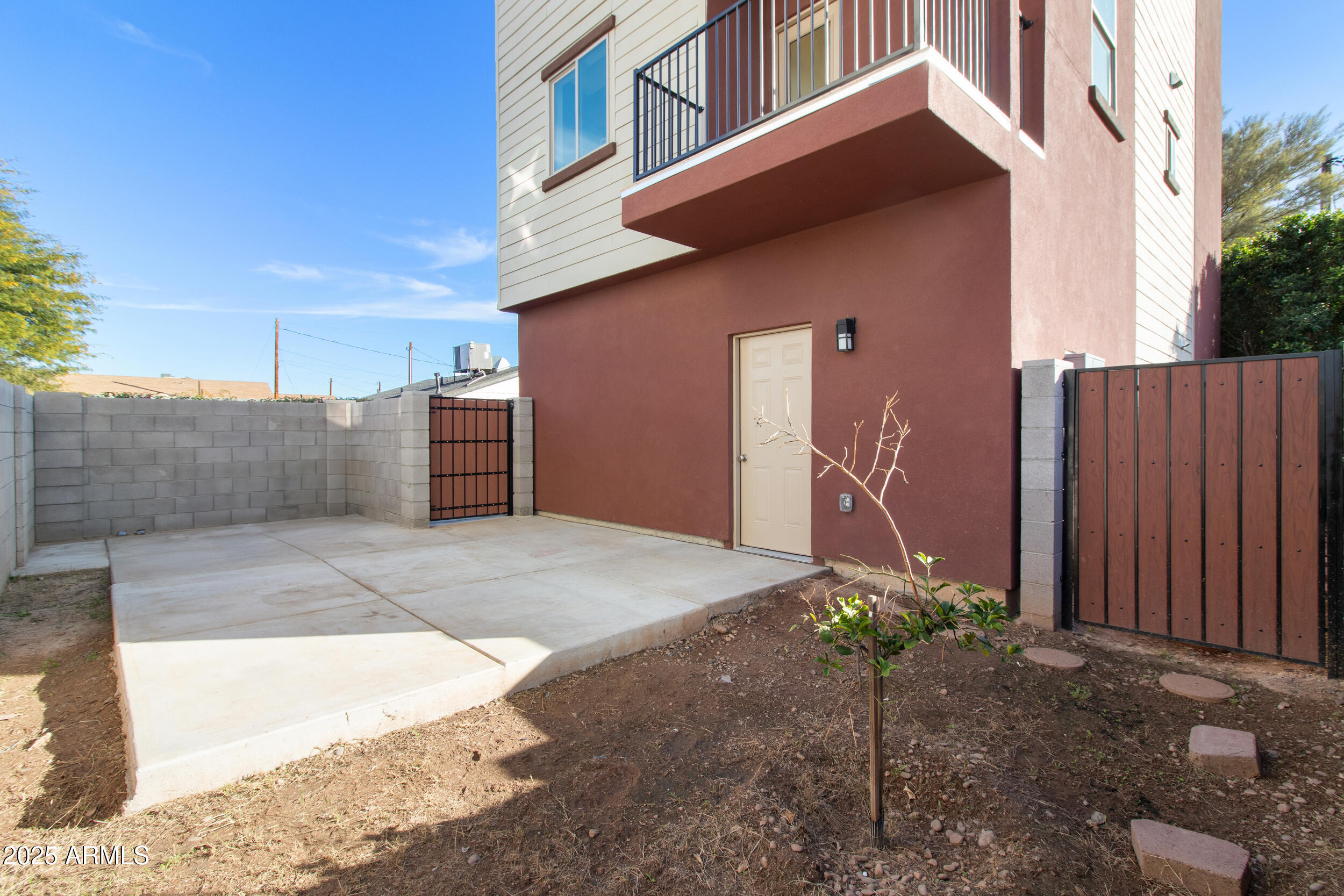 2014 West Lawrence Road Phoenix, AZ 85015 - Photo 24 of 24 a backyard of a house