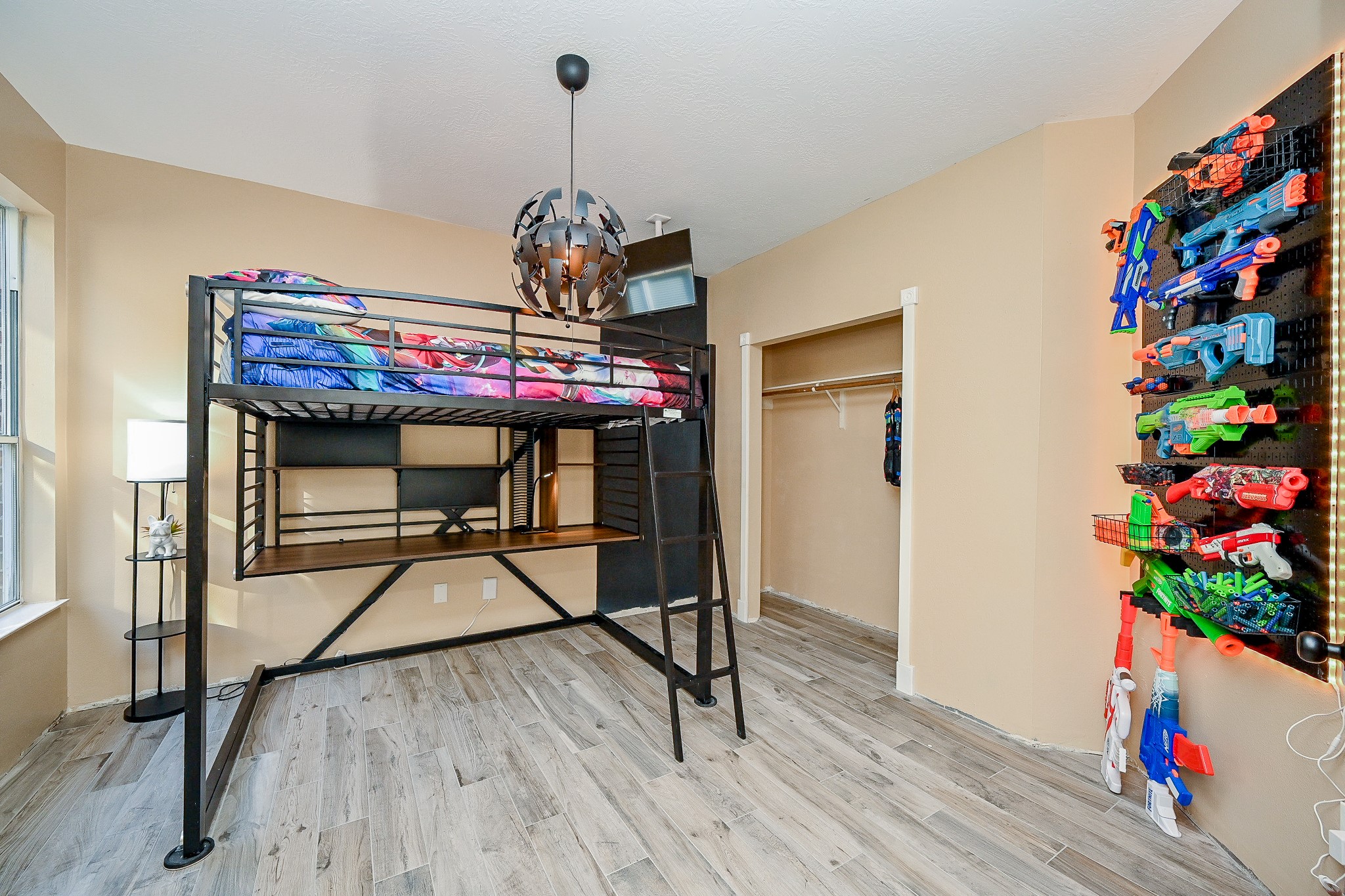 1331 Bishops Pl Drive Spring, TX 77379 - Photo 21 of 31 a view of entryway with a flower pot and wooden floor