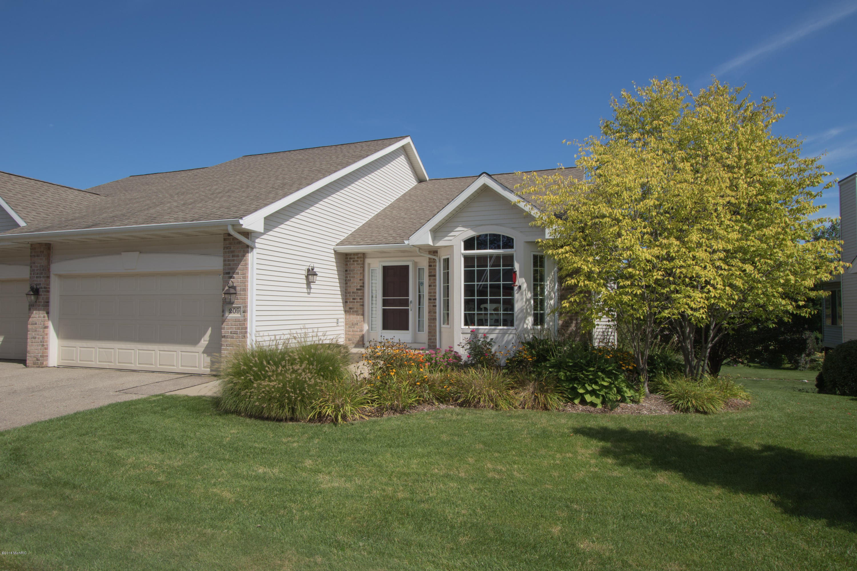 209 Round Hill Road Kalamazoo, MI 49009 - Photo 1 of 18 209_Round_Hill-01