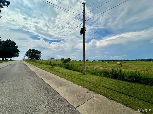 $989,000 | 0 West Spruce Street, Houston, MO 65483