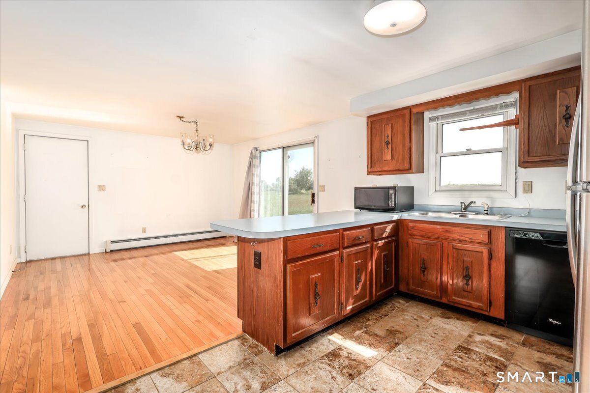 256 Ridge Road New Milford, CT 06776 - Photo 4 of 34