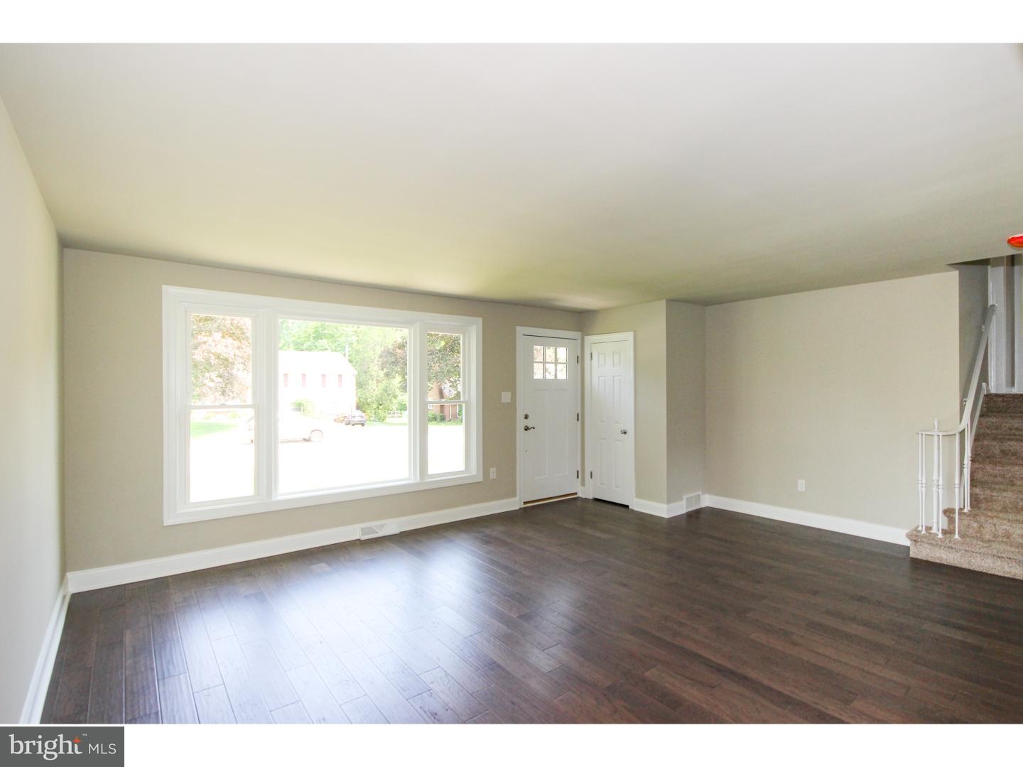 430 Maddock Road Springfield, PA 19064 - Photo 7 of 24 Living Room
