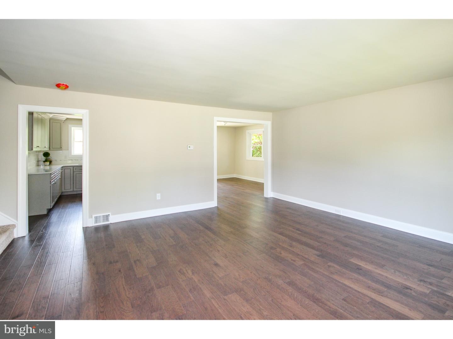 430 Maddock Road Springfield, PA 19064 - Photo 8 of 24 Living Room