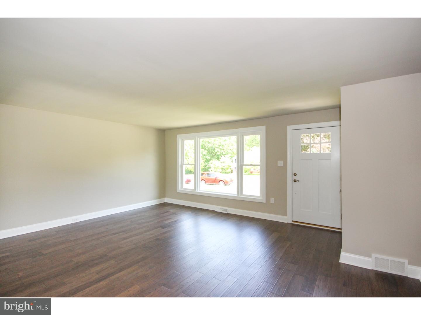 430 Maddock Road Springfield, PA 19064 - Photo 9 of 24 Living Room