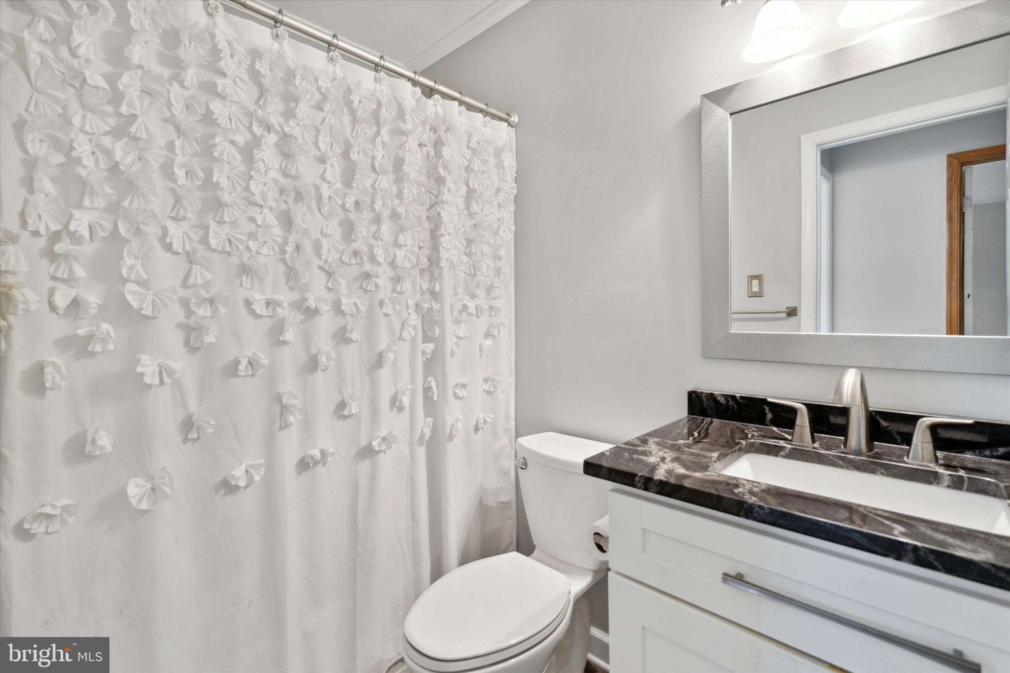 90 Whetstone Road Horsham, PA 19044 - Photo 20 of 40 Upstairs Bathroom.