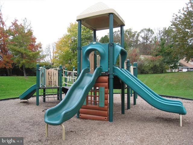 90 Whetstone Road Horsham, PA 19044 - Photo 37 of 40 Playground.