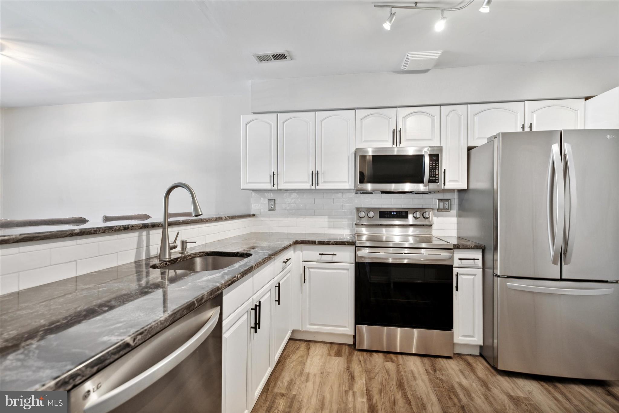 90 Whetstone Road Horsham, PA 19044 - Photo 9 of 40 Kitchen.