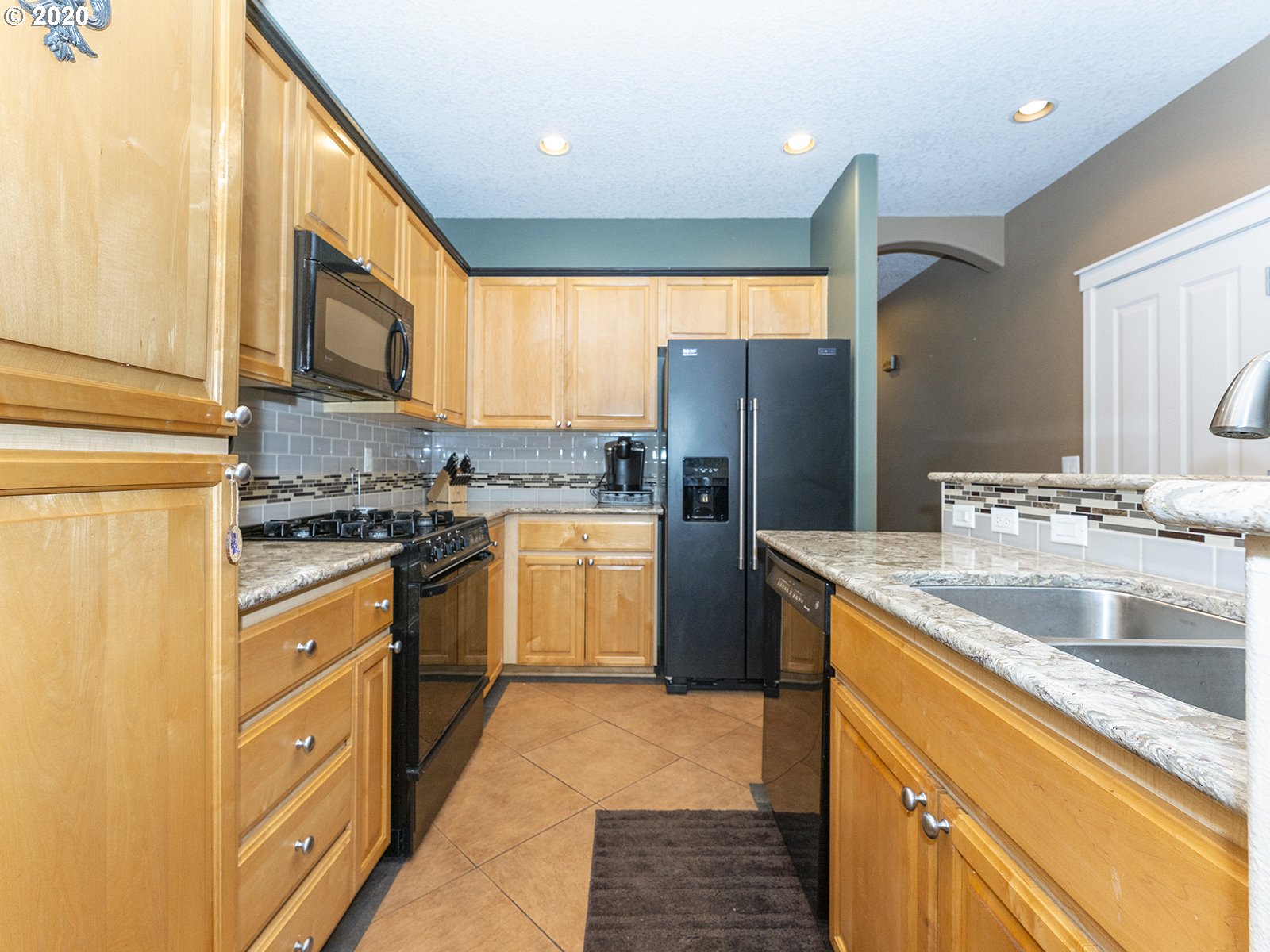 20554 Southwest Rosemount Street Beaverton, OR 97078 - Photo 11 of 32 Gallery Image 11