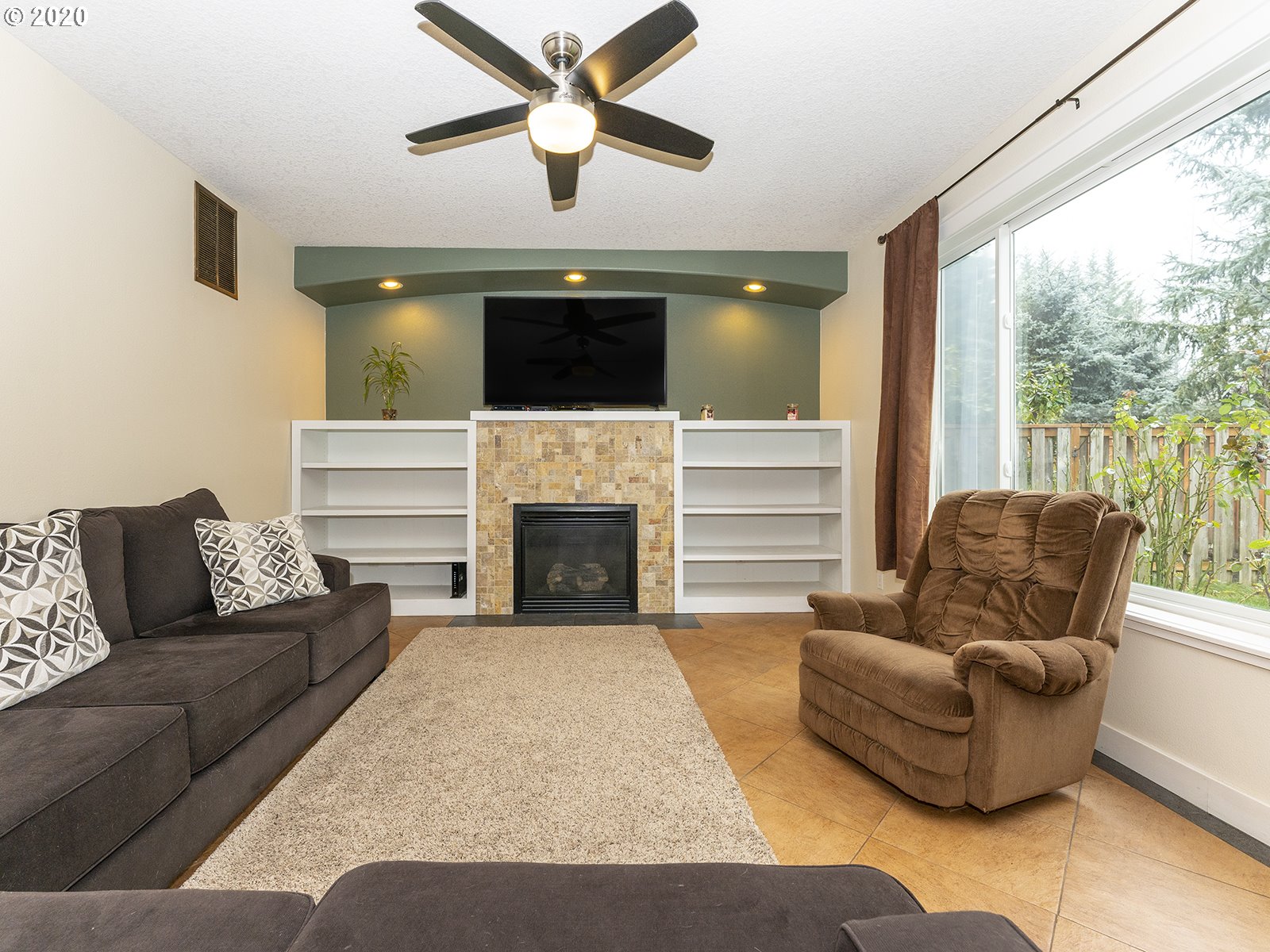 20554 Southwest Rosemount Street Beaverton, OR 97078 - Photo 3 of 32 Gallery Image 3