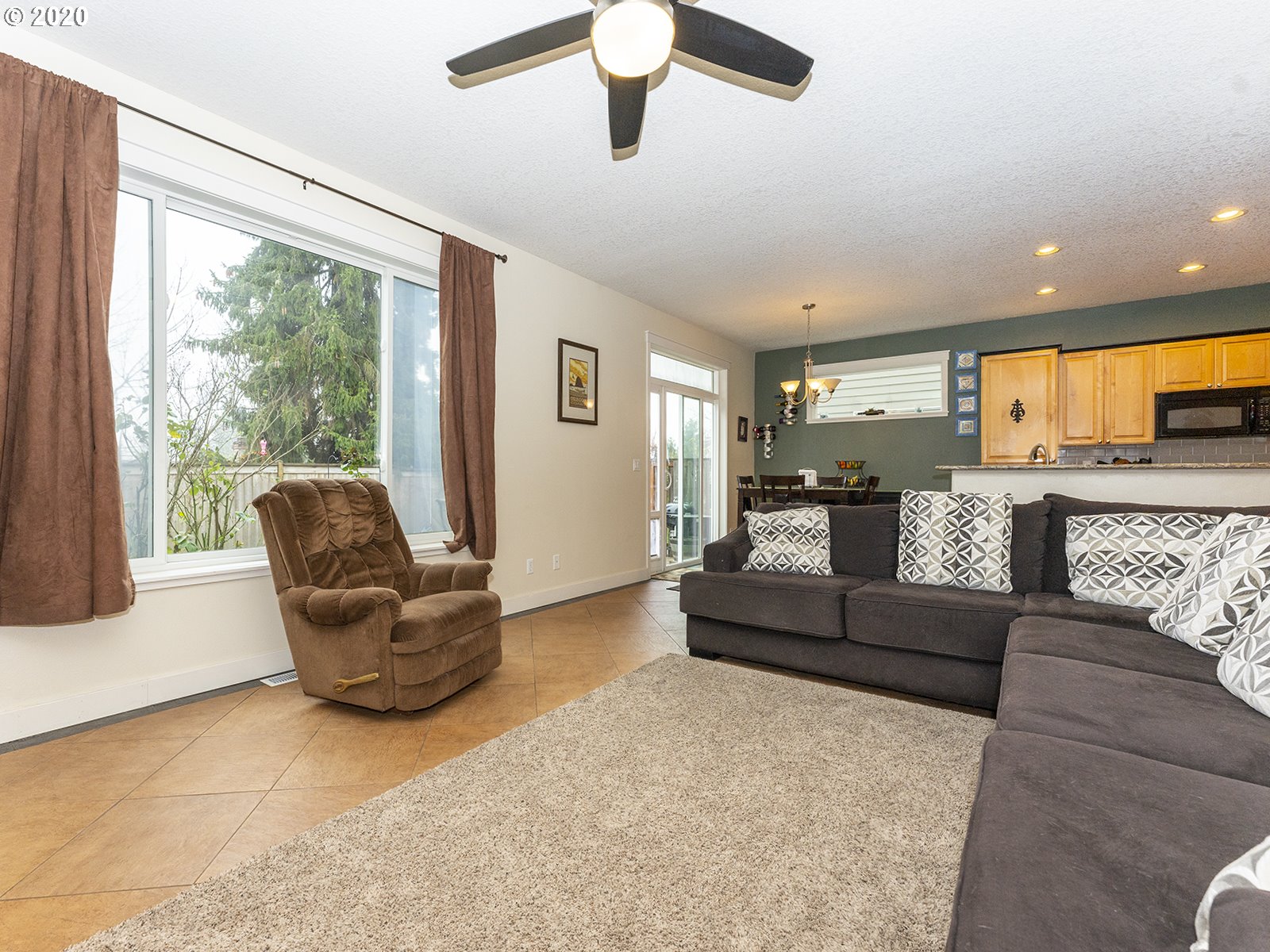20554 Southwest Rosemount Street Beaverton, OR 97078 - Photo 6 of 32 Gallery Image 6