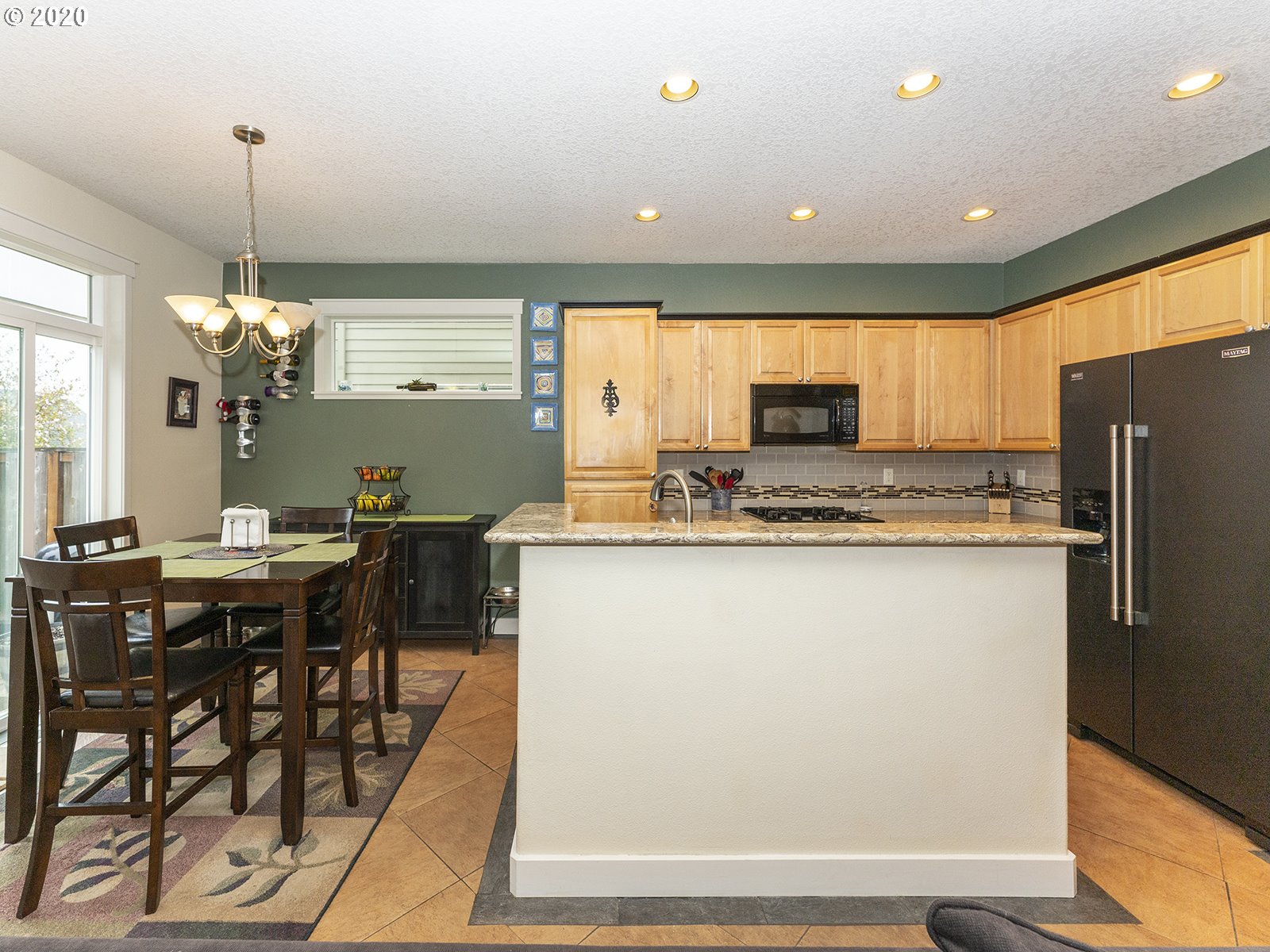 20554 Southwest Rosemount Street Beaverton, OR 97078 - Photo 7 of 32 Gallery Image 7