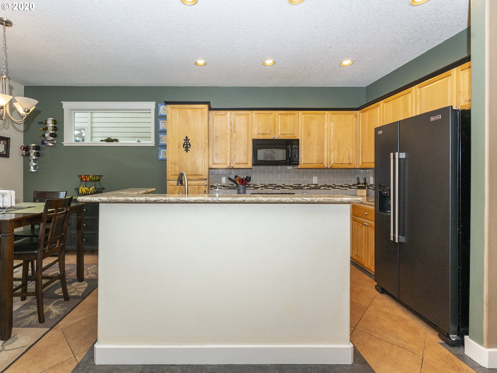 20554 Southwest Rosemount Street Beaverton, OR 97078 - Photo 9 of 32 Gallery Image 9