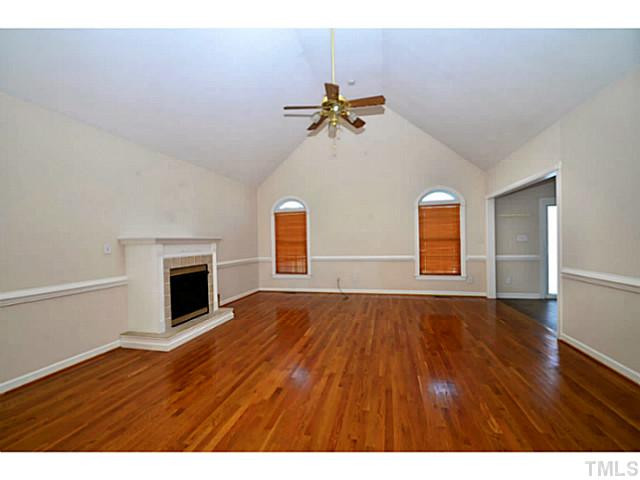 689 Davis Mill Road Selma, NC 27576 - Photo 3 of 19 Large living room with hardwoods!