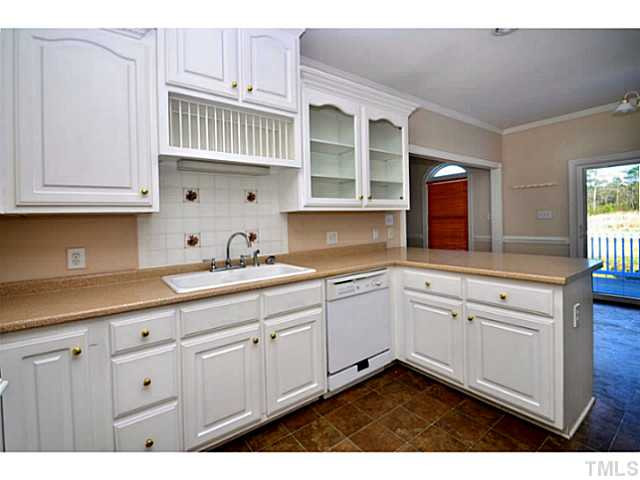 689 Davis Mill Road Selma, NC 27576 - Photo 8 of 19 Lots of counter space!