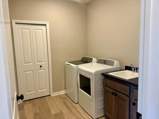 $699,990 | 20045 Glarus Lane, Lakeville, MN 55044