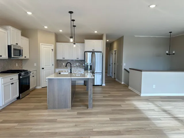 $699,990 | 20045 Glarus Lane, Lakeville, MN 55044