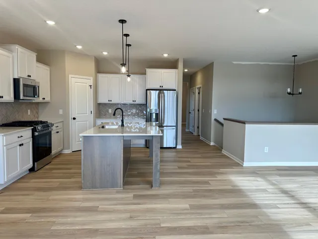 $699,990 | 20045 Glarus Lane, Lakeville, MN 55044