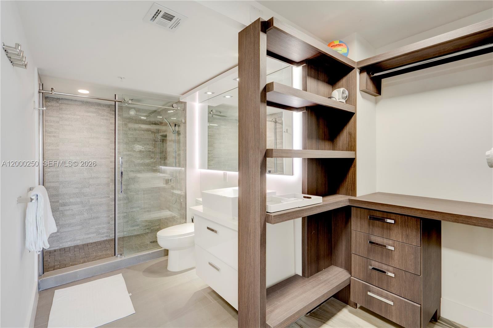 90 Alton Road, Unit 2010 Miami Beach, FL 33139 - Photo 12 of 21