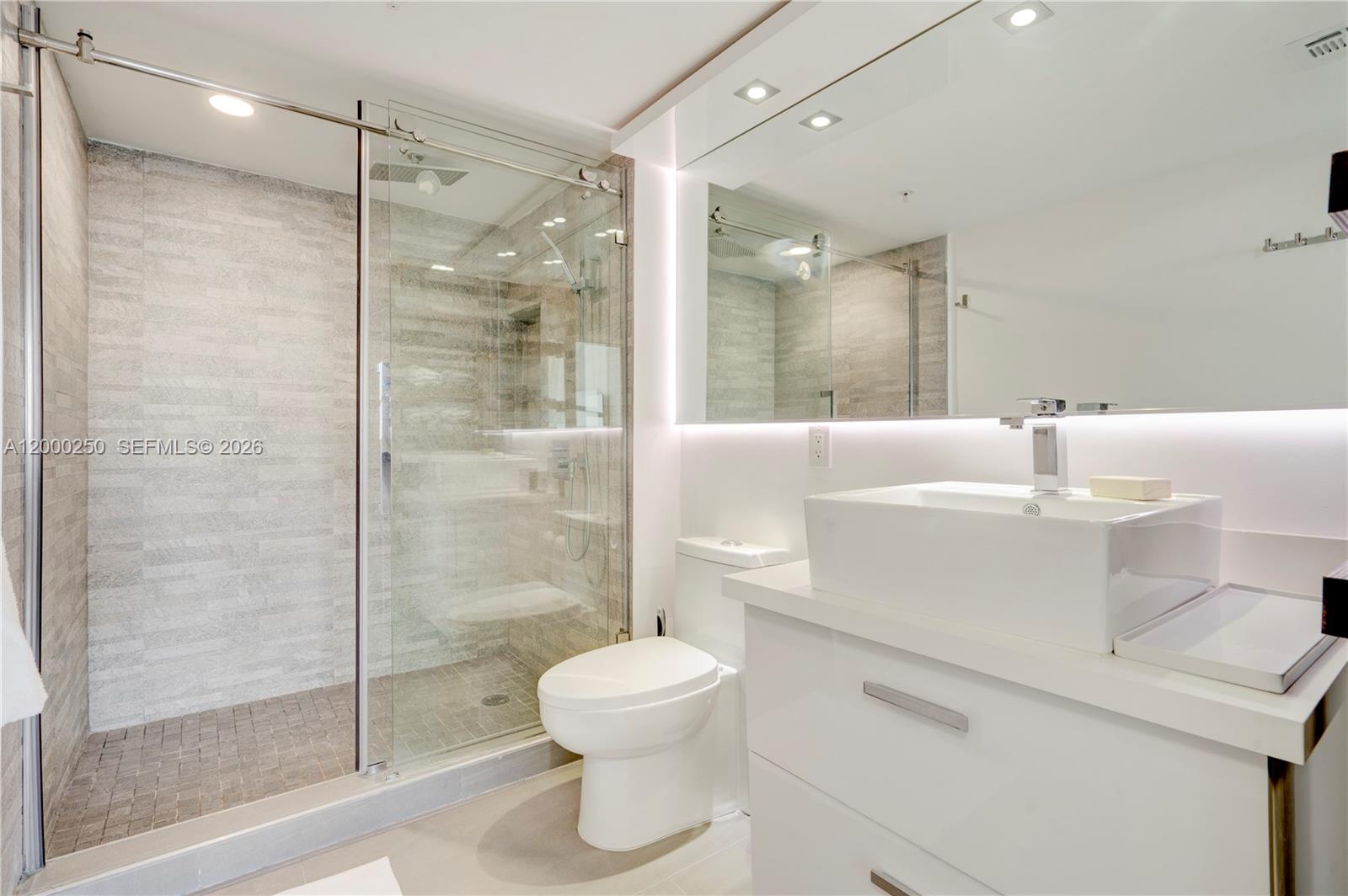 90 Alton Road, Unit 2010 Miami Beach, FL 33139 - Photo 13 of 21