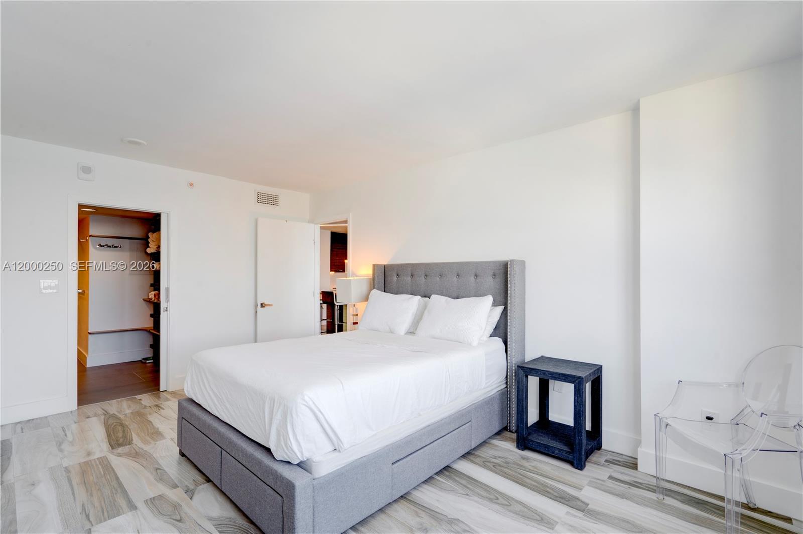 90 Alton Road, Unit 2010 Miami Beach, FL 33139 - Photo 15 of 21