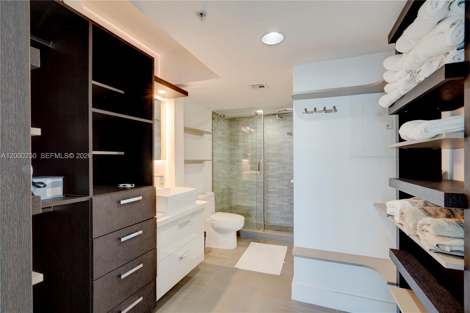 90 Alton Road, Unit 2010 Miami Beach, FL 33139 - Photo 16 of 21