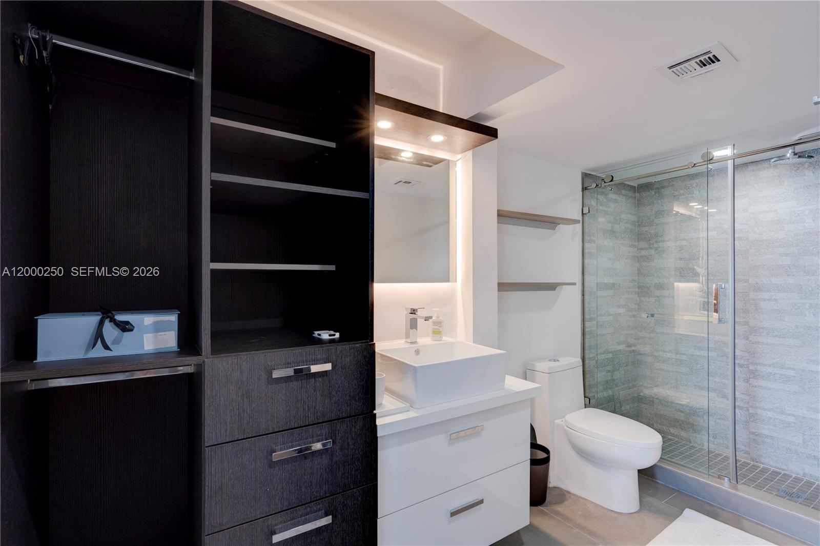 90 Alton Road, Unit 2010 Miami Beach, FL 33139 - Photo 17 of 21