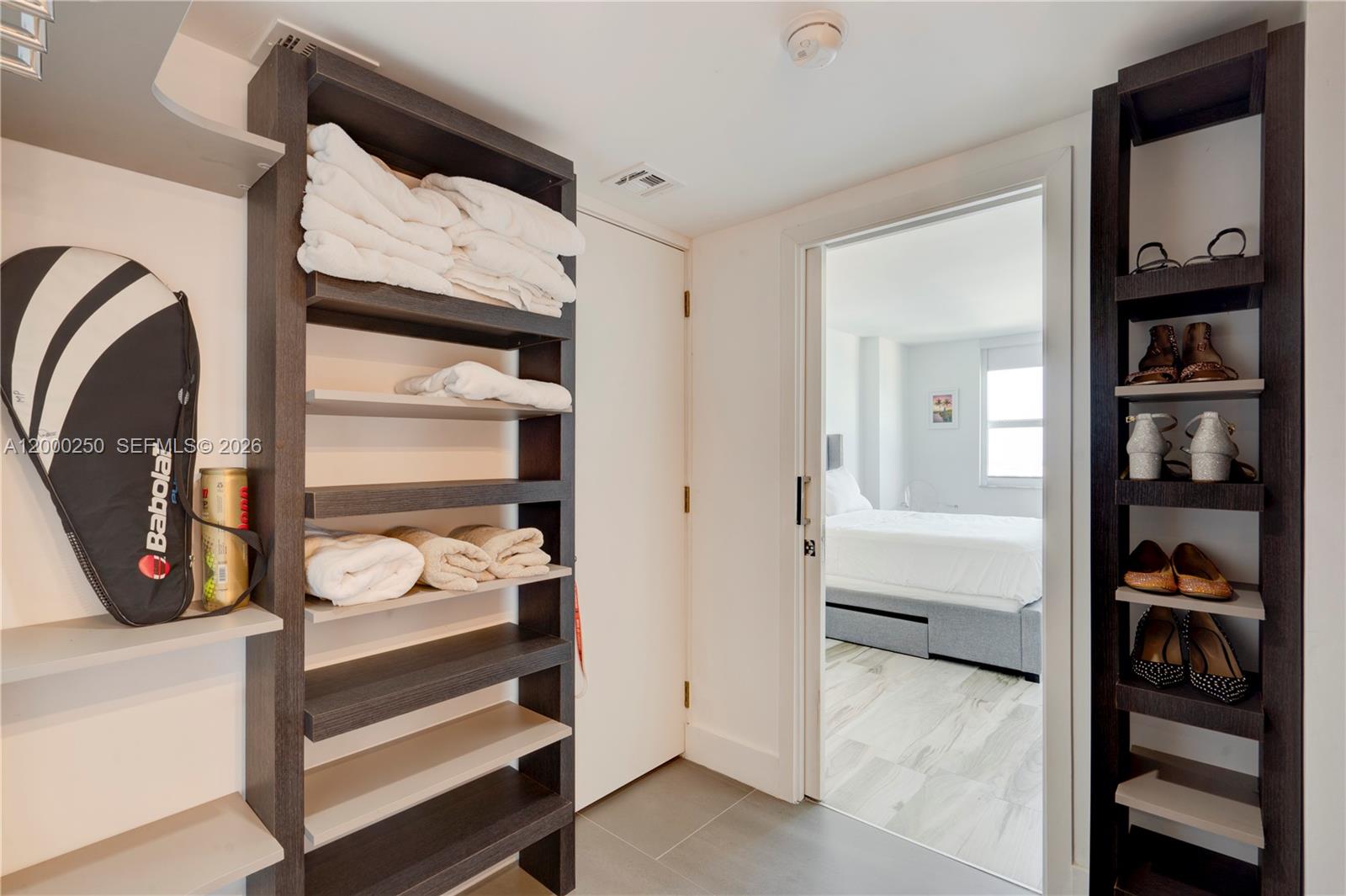 90 Alton Road, Unit 2010 Miami Beach, FL 33139 - Photo 18 of 21