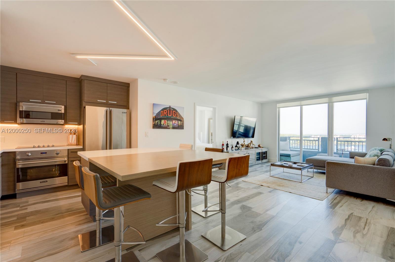 90 Alton Road, Unit 2010 Miami Beach, FL 33139 - Photo 5 of 21