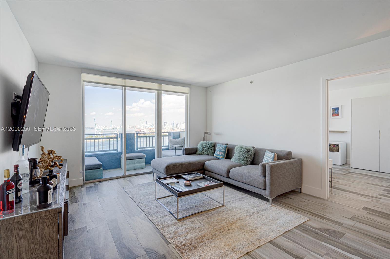 90 Alton Road, Unit 2010 Miami Beach, FL 33139 - Photo 7 of 21