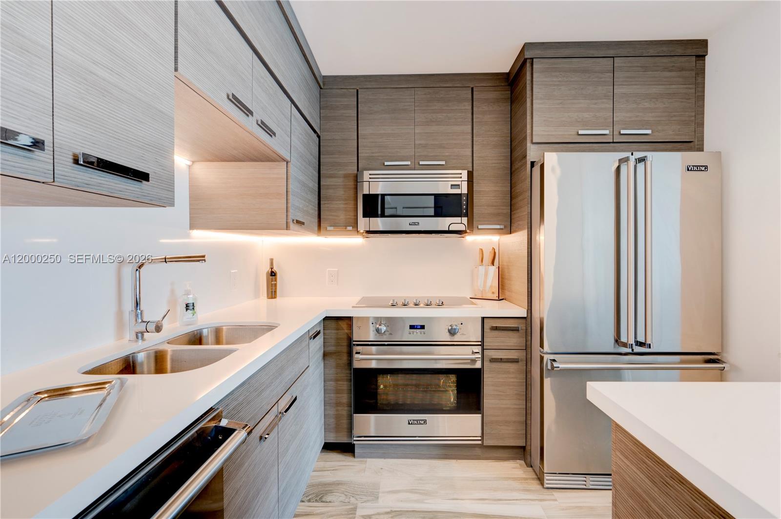 90 Alton Road, Unit 2010 Miami Beach, FL 33139 - Photo 8 of 21