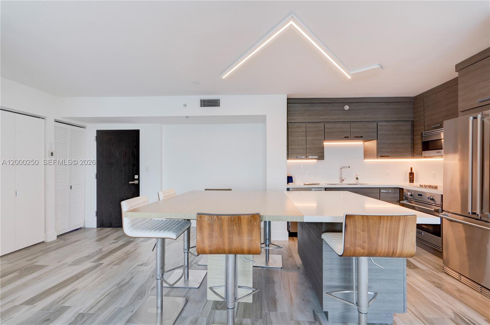 90 Alton Road, Unit 2010 Miami Beach, FL 33139 - Photo 9 of 21