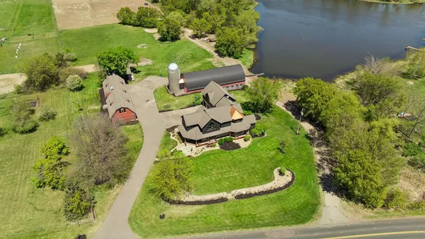 $1,995,000 | 7040 132nd Street North, St. Paul, MN 55110