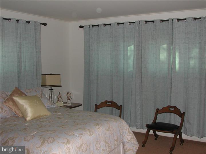 41 Foxglove Road Levittown, PA 19056 - Photo 8 of 10 Gallery Image 8