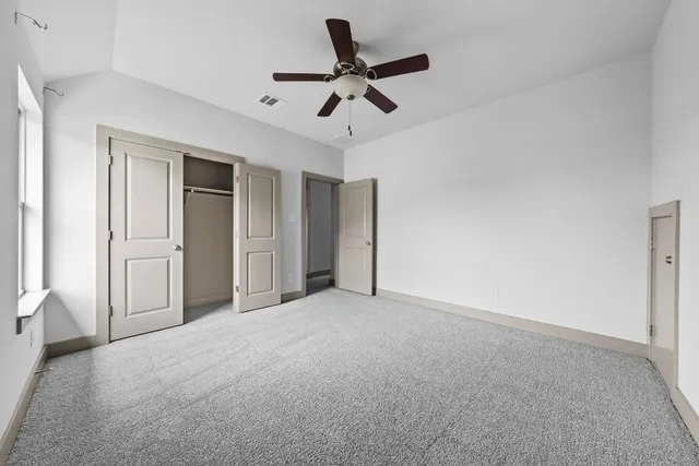 a view of empty room with ceiling fan
