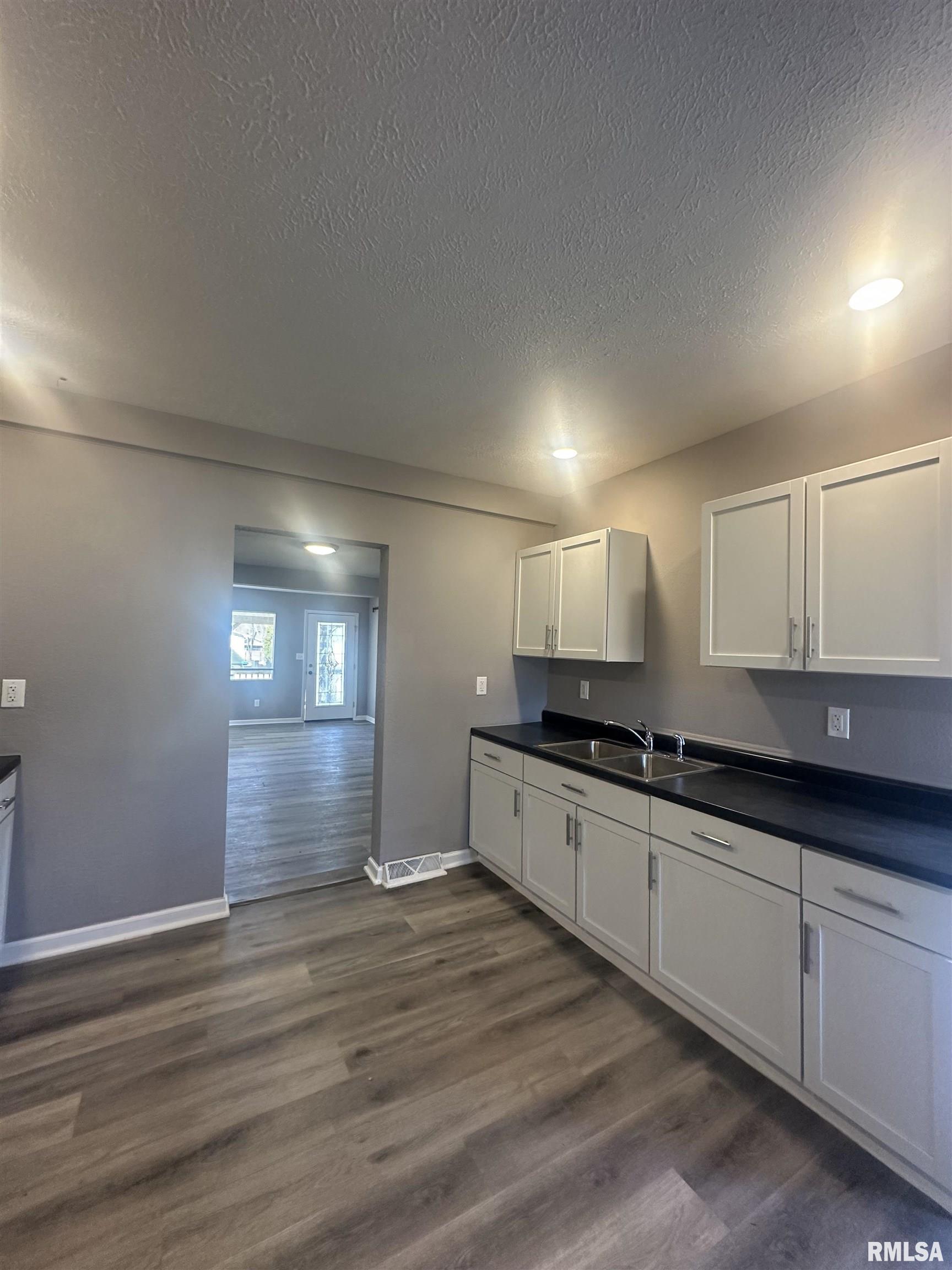 3140 South 3rd Street Springfield, IL 62703 - Photo 28 of 36