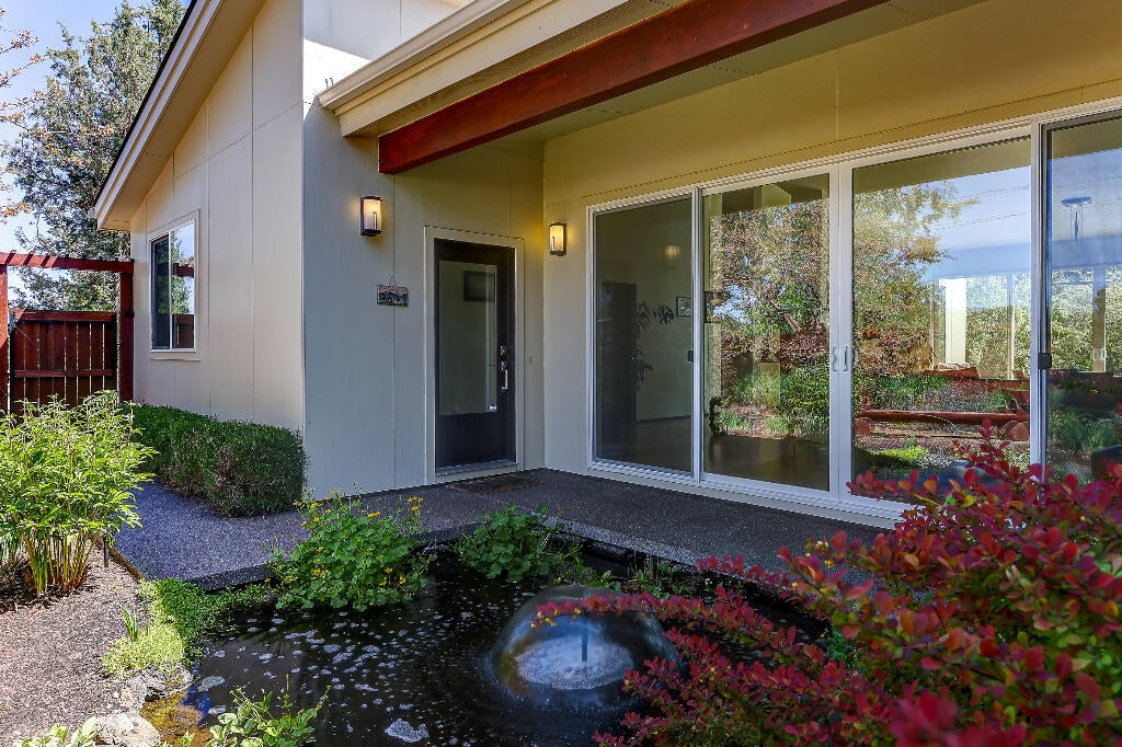 65190 Gerking Market Road Bend, OR 97703 - Photo 3 of 74 02