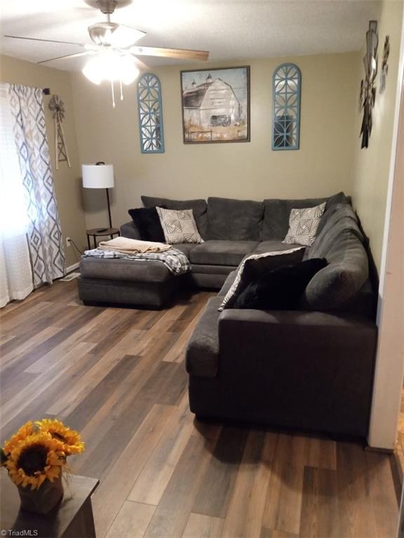 3754 Yellow Banks Road Hays, NC 28635 - Photo 5 of 20 LIVING ROOM