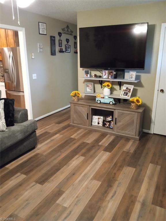 3754 Yellow Banks Road Hays, NC 28635 - Photo 6 of 20 LIVING ROOM