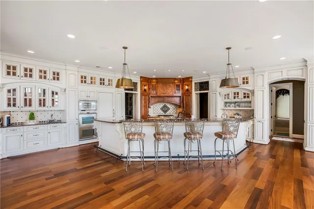 $2,999,950 | 27596 Highland Circle, Olathe, KS 66061