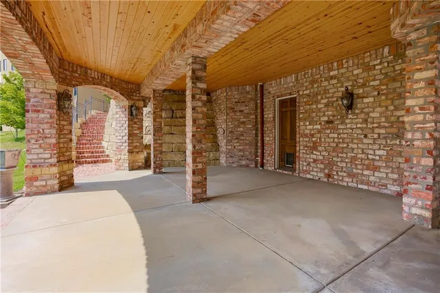 $2,999,950 | 27596 Highland Circle, Olathe, KS 66061