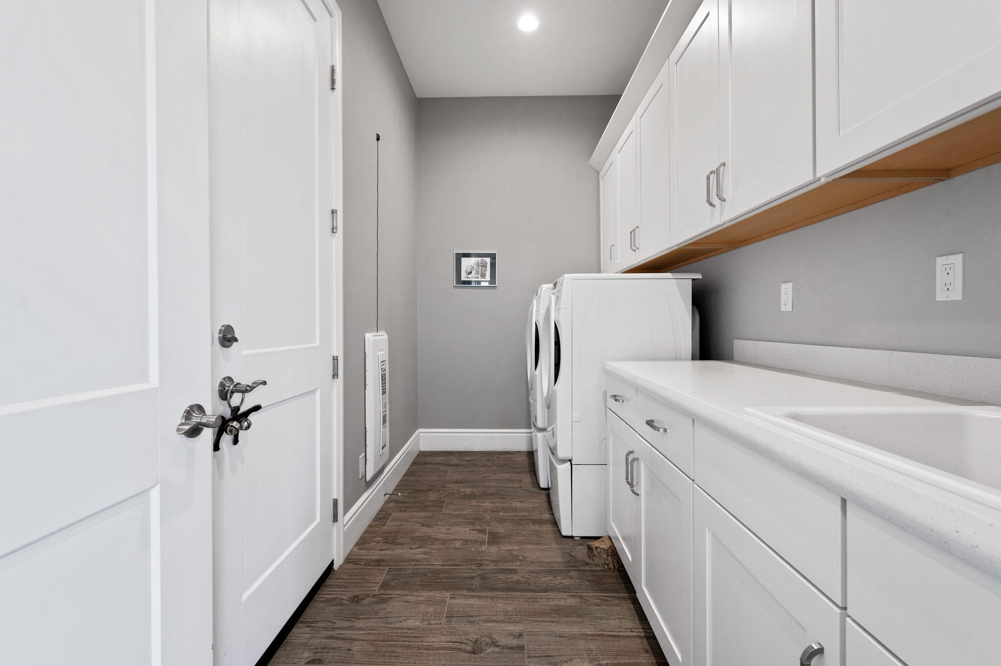 49 Cabernet Rancho Mirage, CA 92270 - Photo 22 of 40 a view of a hallway with closet