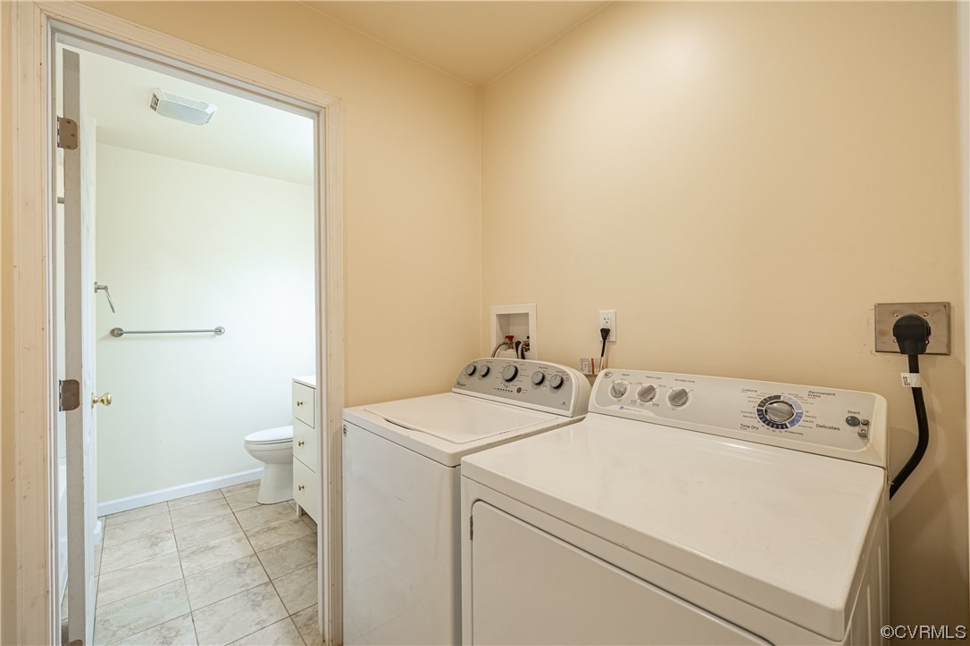 363 Oak Hill Road Prospect, VA 23960 - Photo 21 of 33 a utility room with dryer and washer