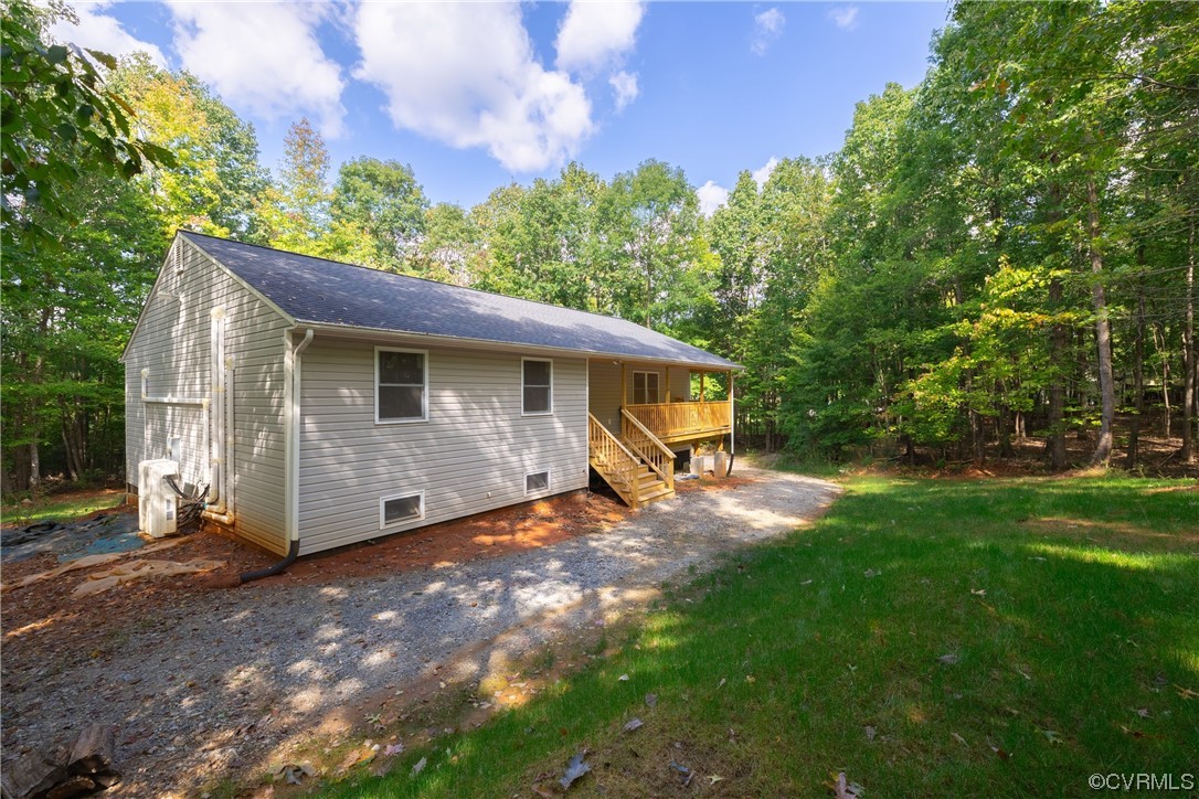 363 Oak Hill Road Prospect, VA 23960 - Photo 27 of 33 a backyard of a house with table and chairs