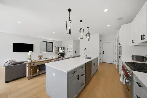 $799,000 | 1450 North Bosworth Avenue, Unit 2, Chicago, IL 60642