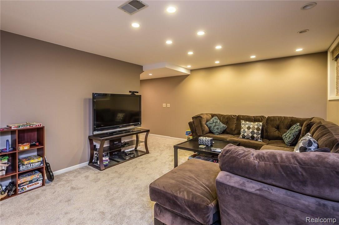 865 Box Canyon Court Rochester, MI 48309 - Photo 35 of 51 036-Entertainment_Room-3748218-medium.jpg