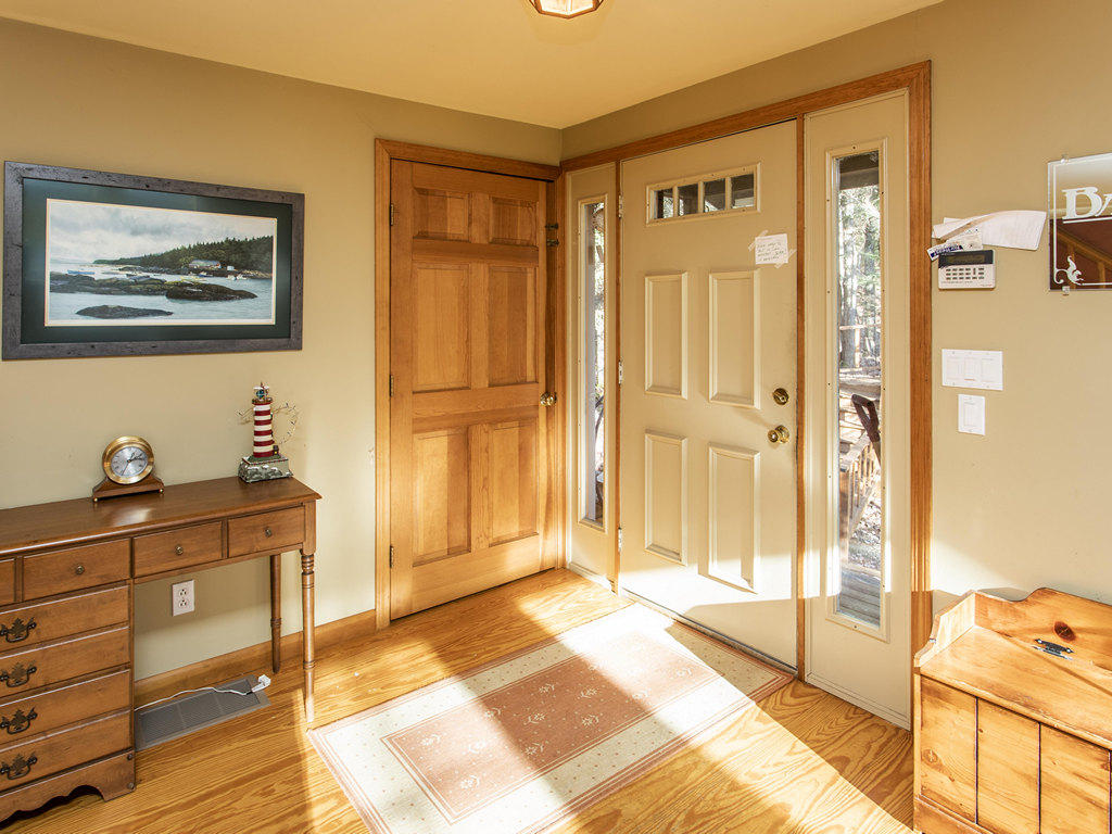 10 Capitol Island Road Southport, ME 04576 - Photo 5 of 33 Foyer