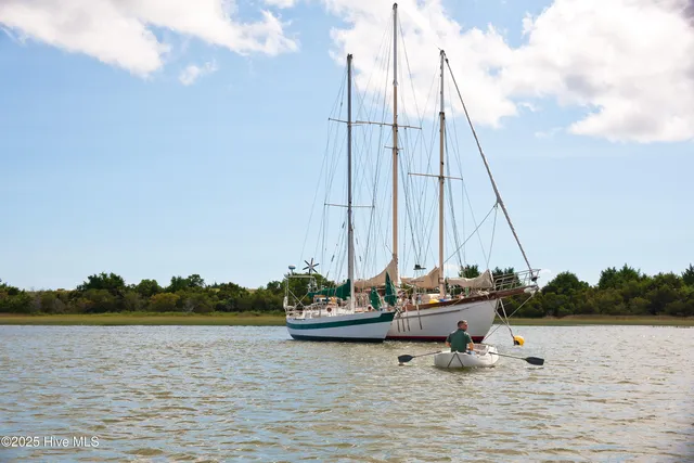 $399,900 | 239 Cline Way, Unit 109 1809 LIVE OAK, Beaufort, NC 28516