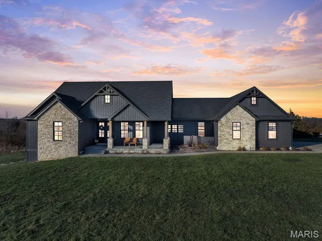 $1,095,000 | 111 Kentucky Derby Drive, Foristell, MO 63348